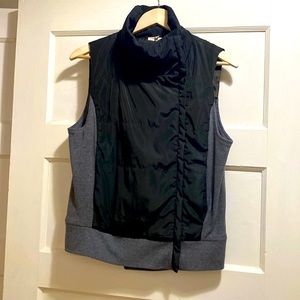 funnel-neck vest size L in dark military green
